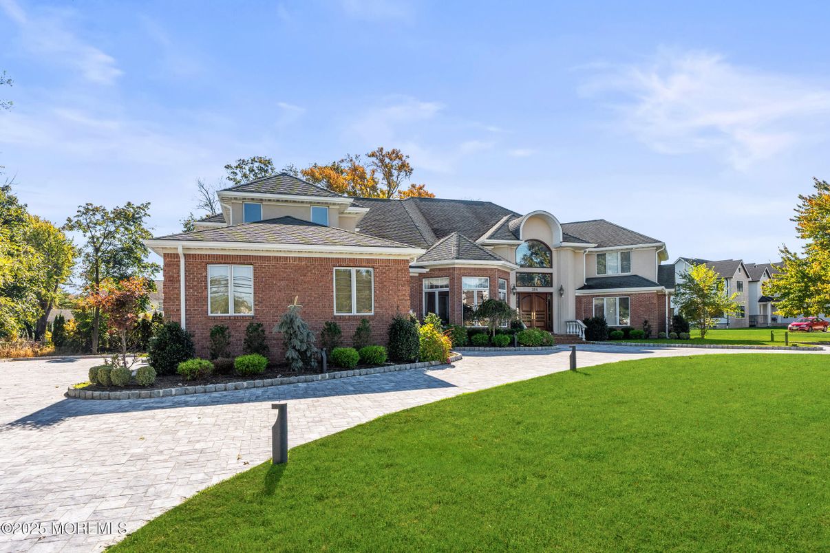 Backyard, Exterior, Facade, Brick Facade, French Provincial
