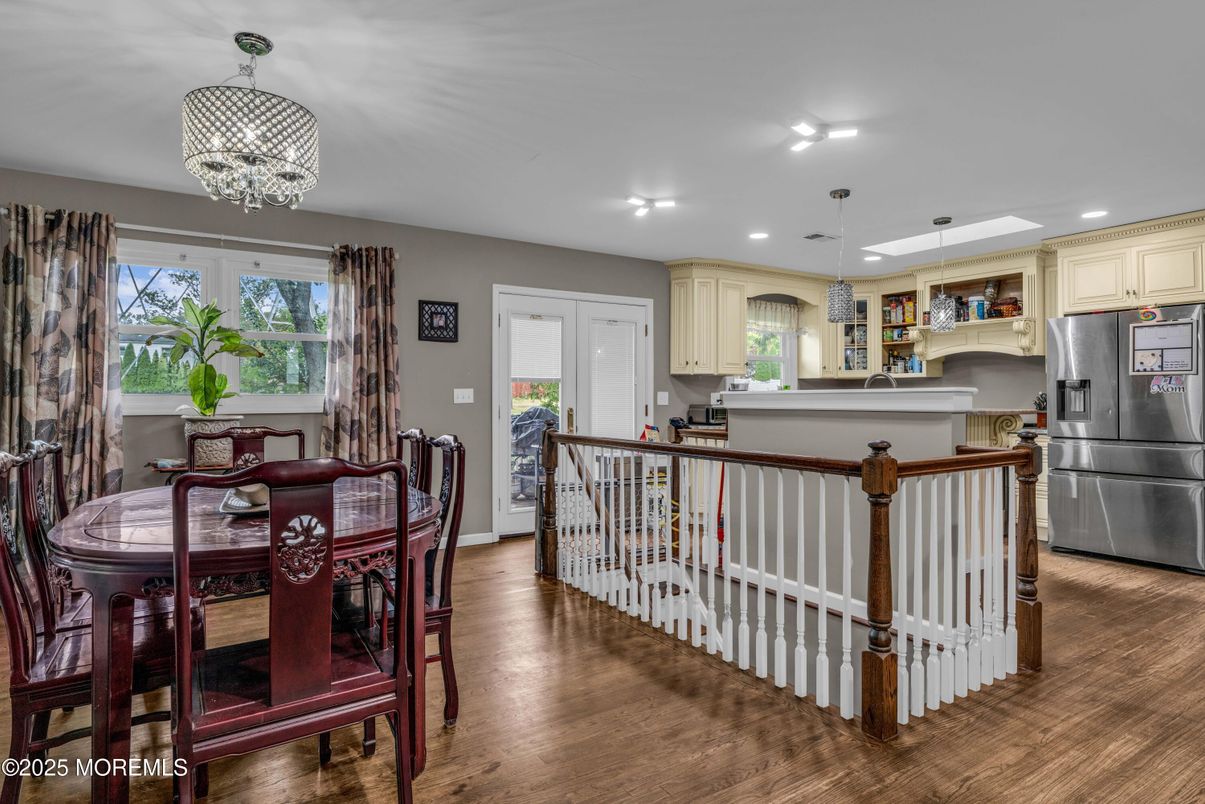 Chandelier, Dining room, Interior, Kitchen, Pendant Lights, Recessed Lighting, Wood Texture Flooring