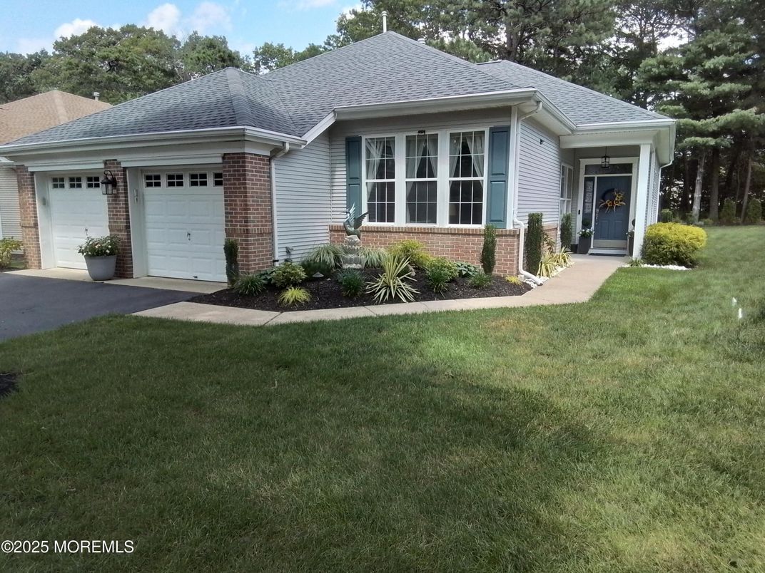 Attached, Backyard, Exterior, Facade, Brick Facade, Ranch