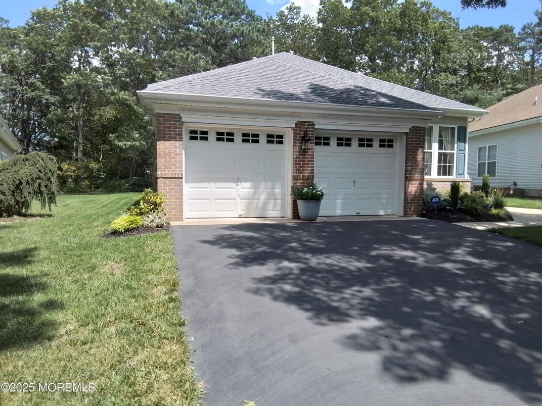 Attached, Exterior, Facade, Brick Facade, Ranch
