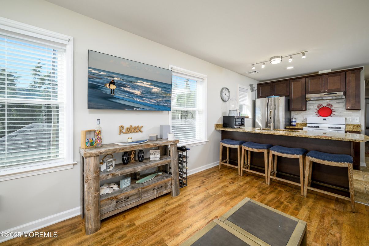 Dining room, Interior, Kitchen, Stainless Steel Appliances, Wood Texture Flooring