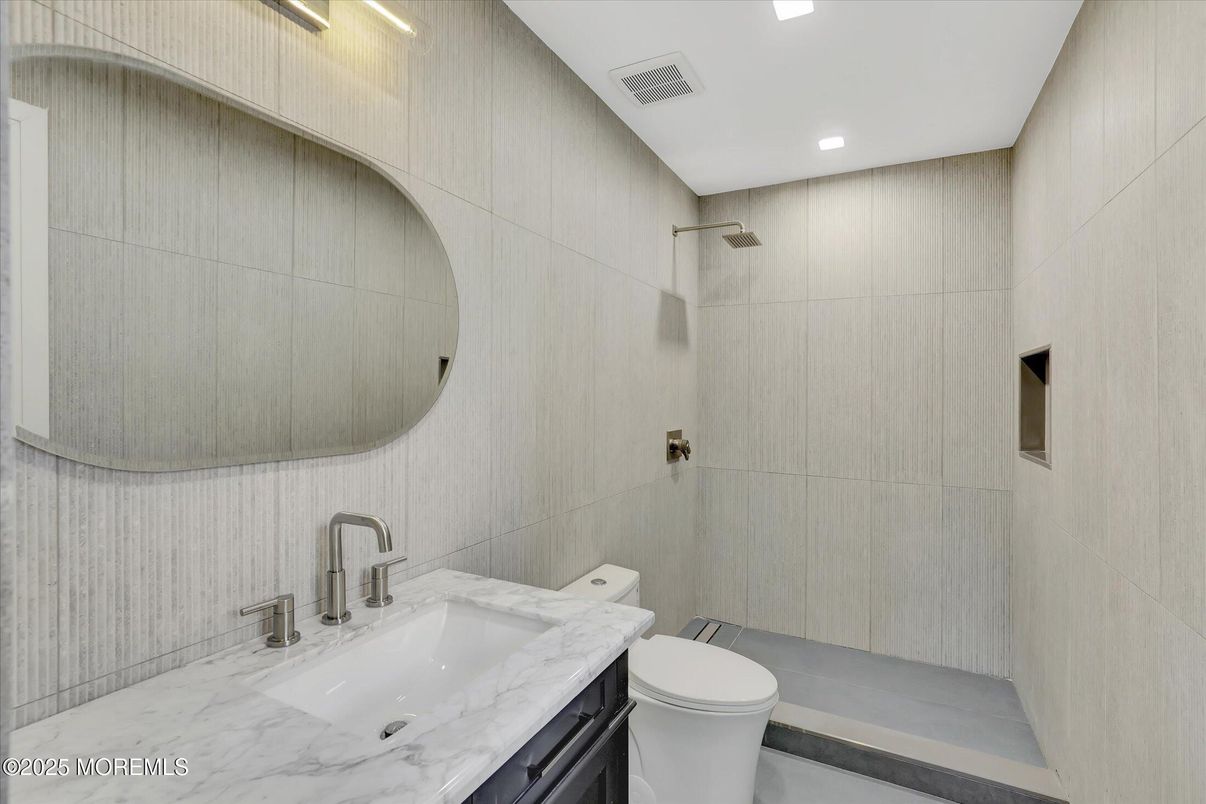 Bathroom, Interior, Recessed Lighting
