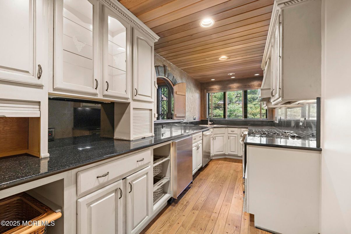 Interior, Kitchen, Recessed Lighting, Wooden Ceilings, Wood Texture Flooring