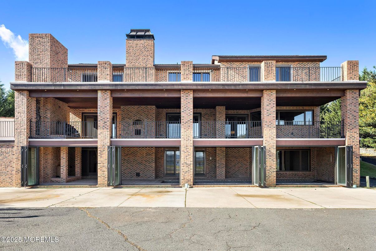 Exterior, Facade, Georgian