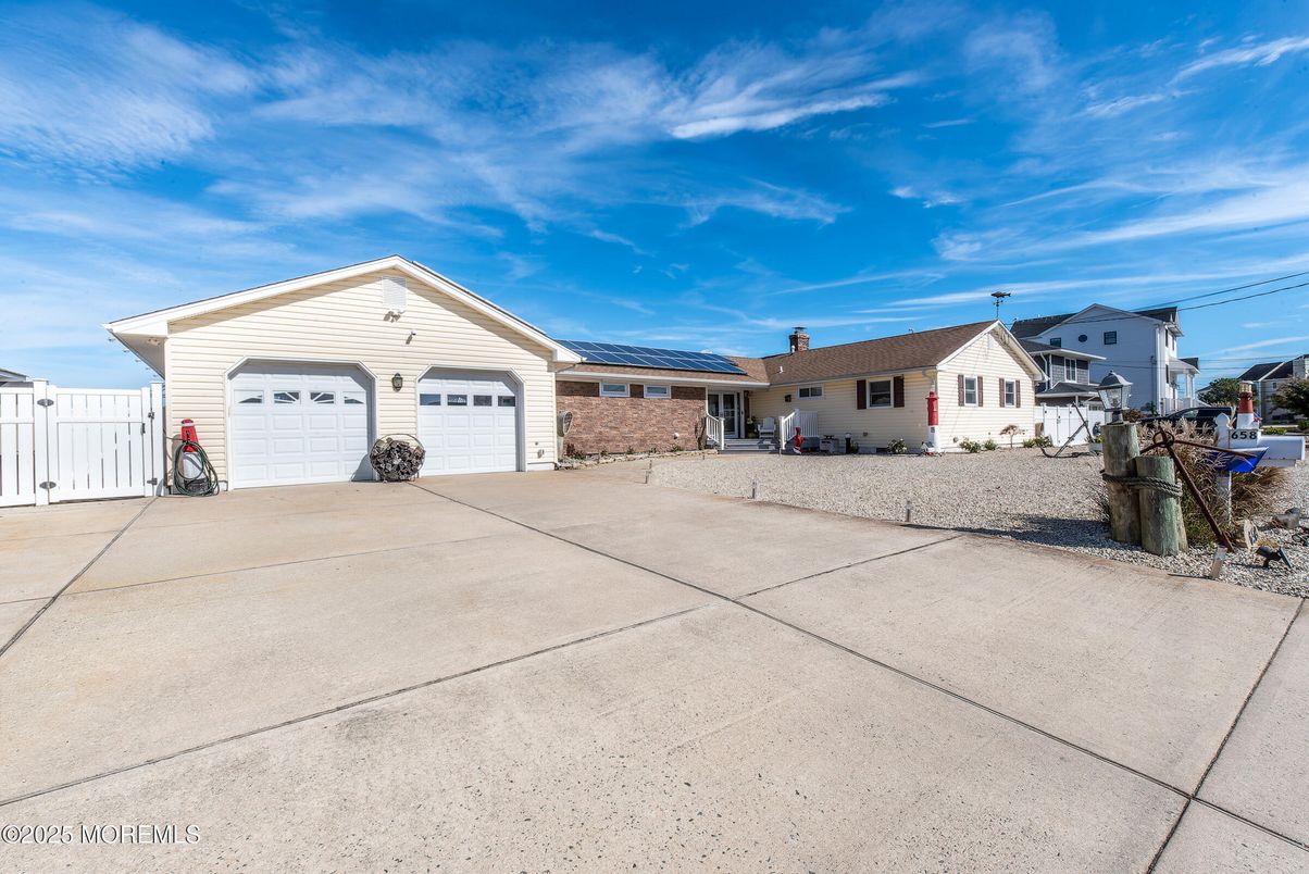 Attached, Exterior, Facade, Solar Panels, Ranch