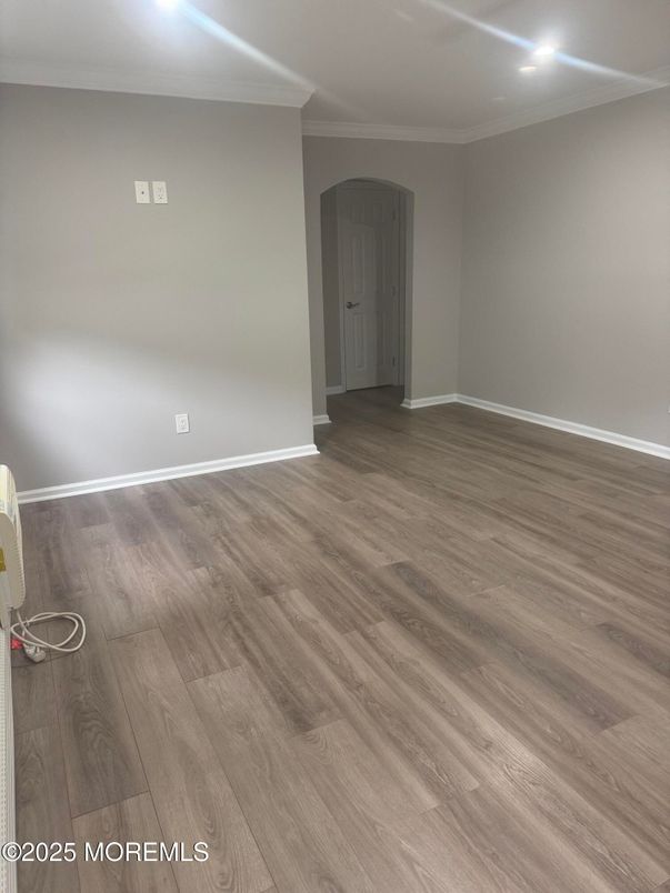 Empty room, Interior, Recessed Lighting, Wood Texture Flooring