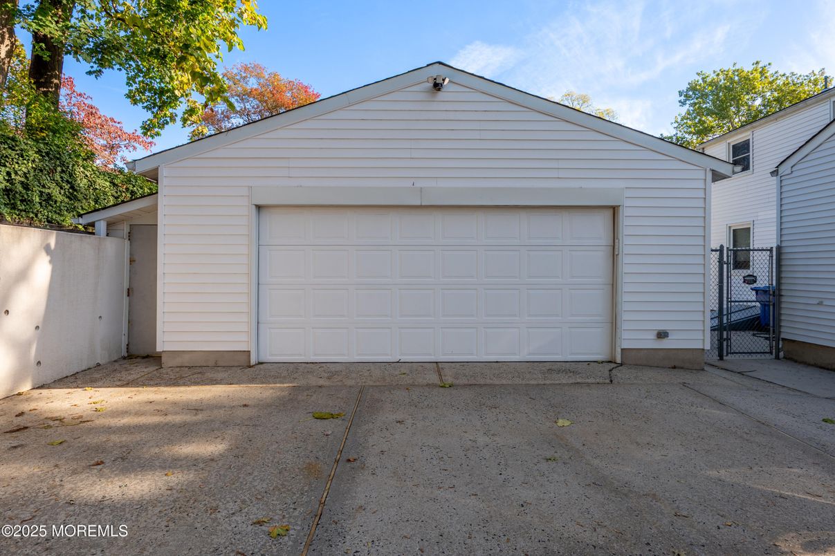 Detached Garage, Exterior