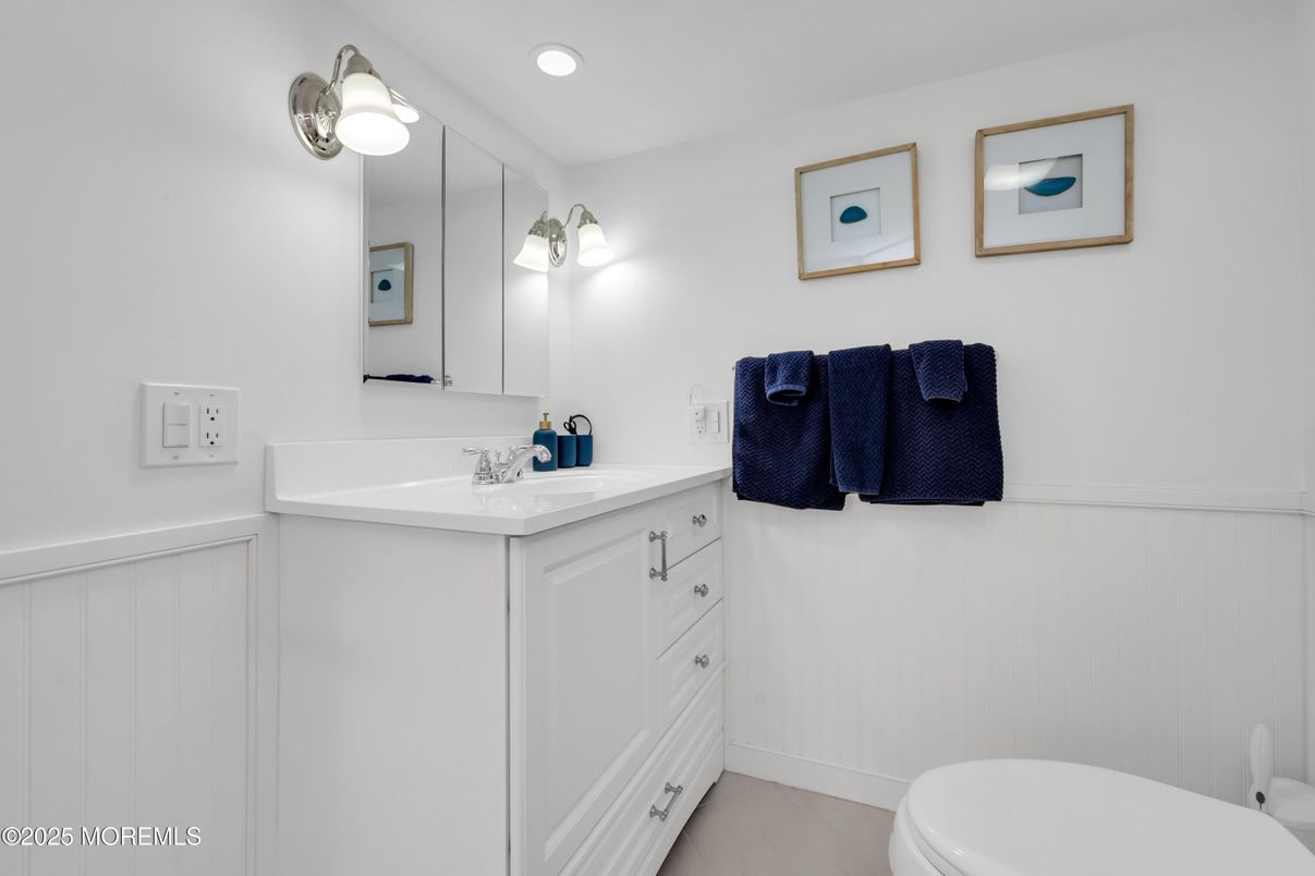 Bathroom, Interior, Recessed Lighting