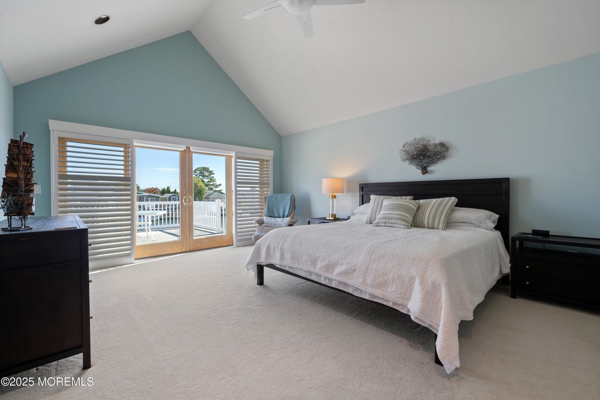 Bedroom, Interior, Recessed Lighting, Water