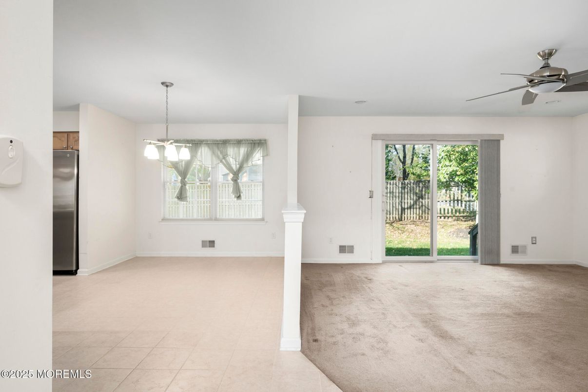 Empty room, Interior, Pendant Lights
