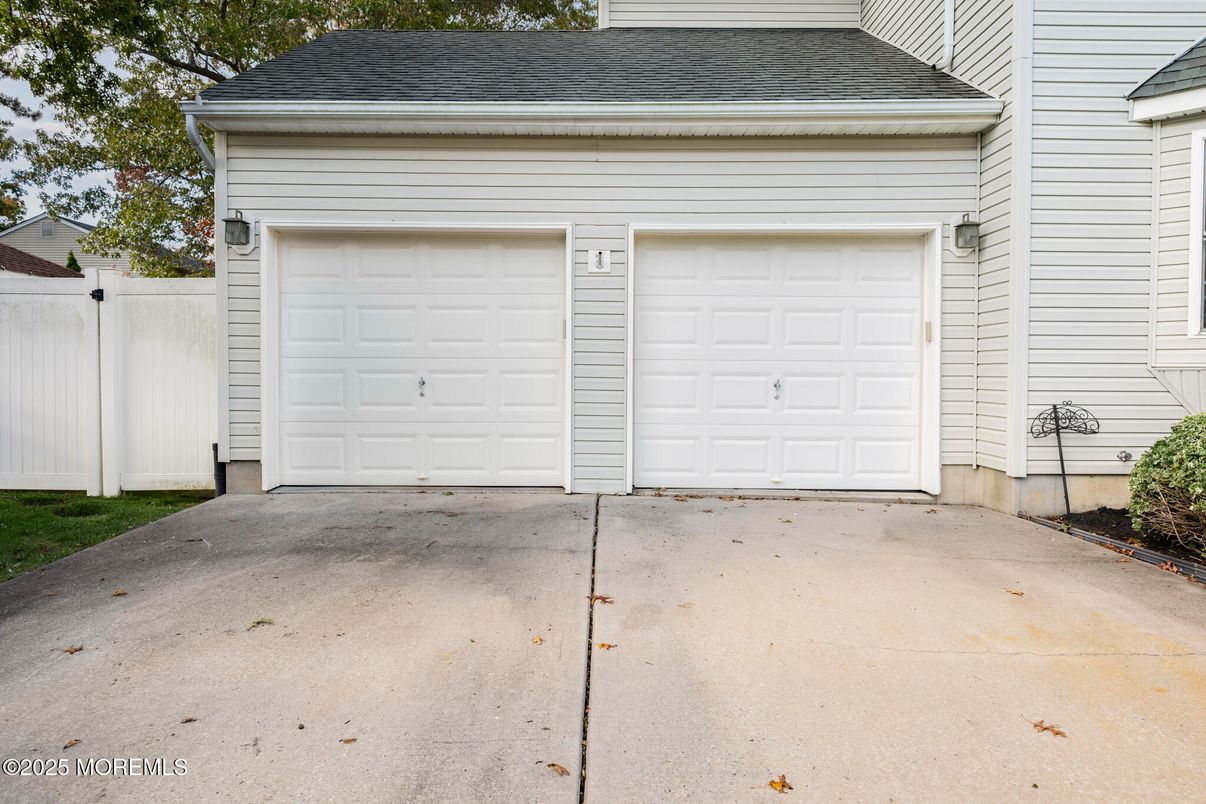 Detached Garage, Exterior