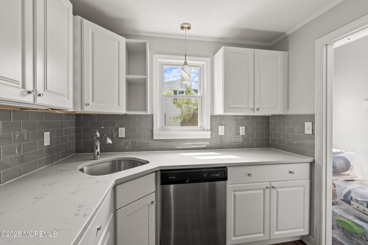 Interior, Kitchen, Pendant Lights, Stainless Steel Appliances
