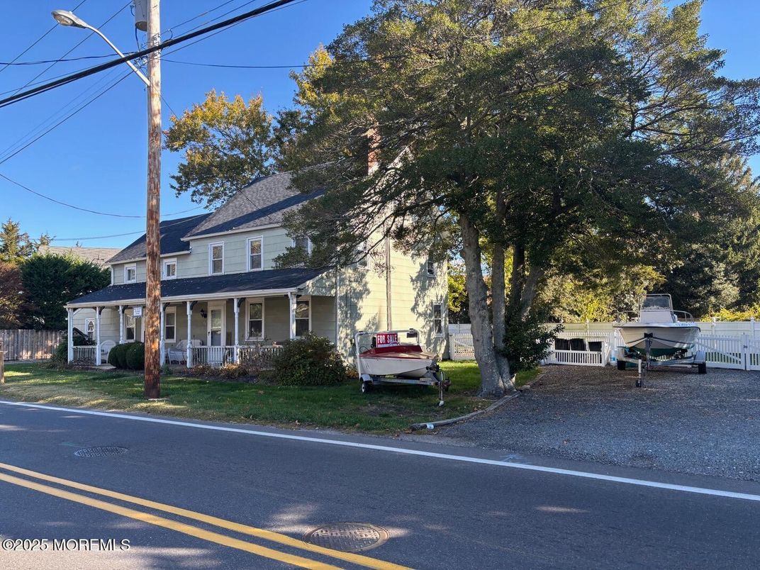 Exterior, Facade, Queen Anne Victorian