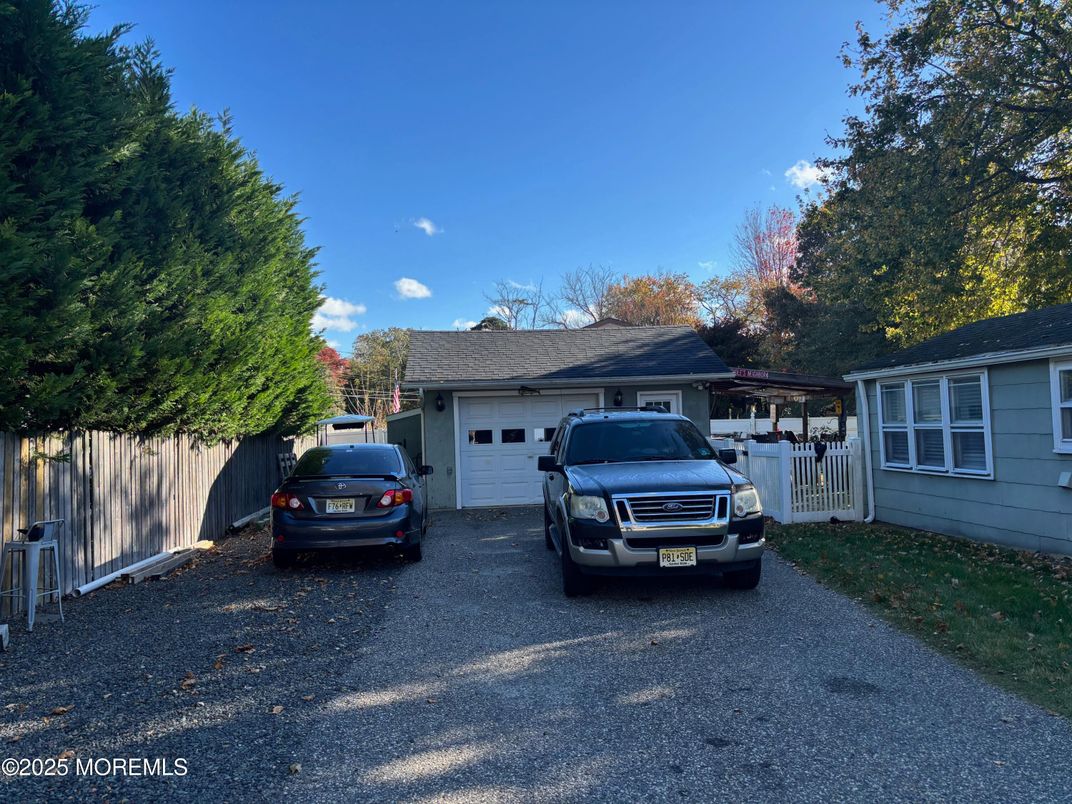 Detached Garage, Exterior