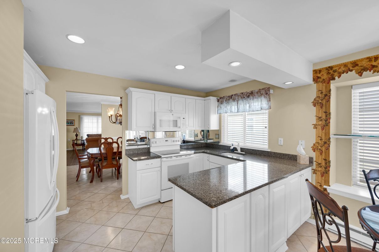 Chandelier, Dining room, Interior, Kitchen, Recessed Lighting