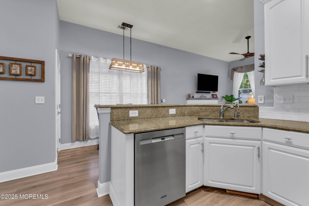 Interior, Kitchen, Pendant Lights, Wood Texture Flooring