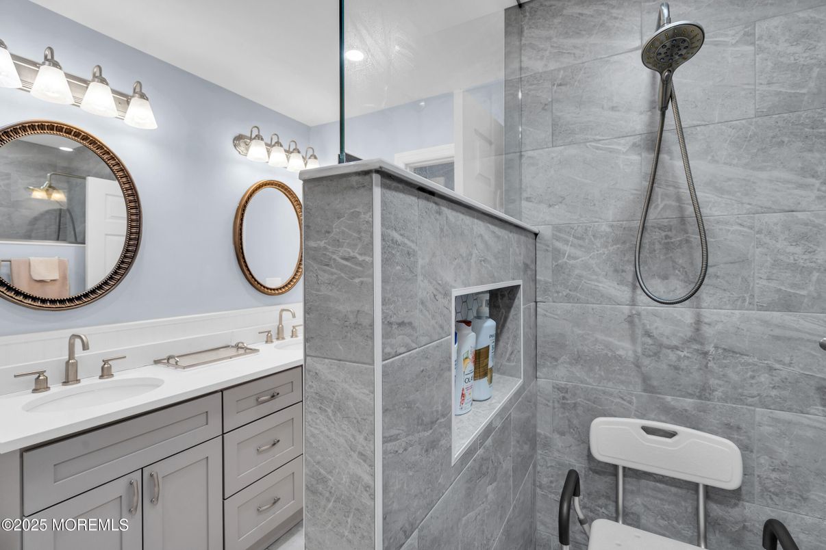 Bathroom, Interior, Recessed Lighting