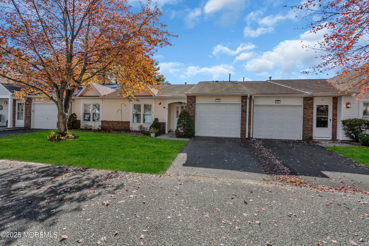 Attached, Exterior, Facade, Brick Facade, Ranch