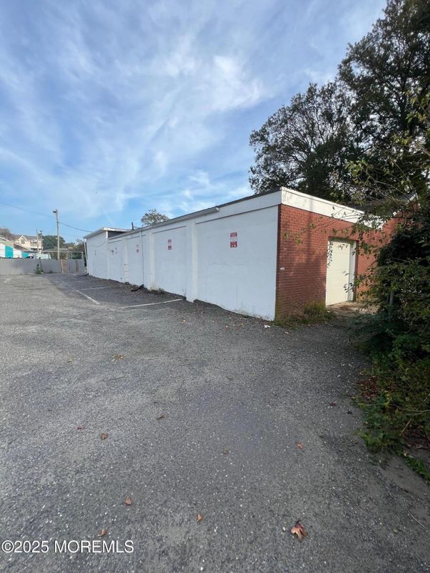 Detached Garage, Exterior