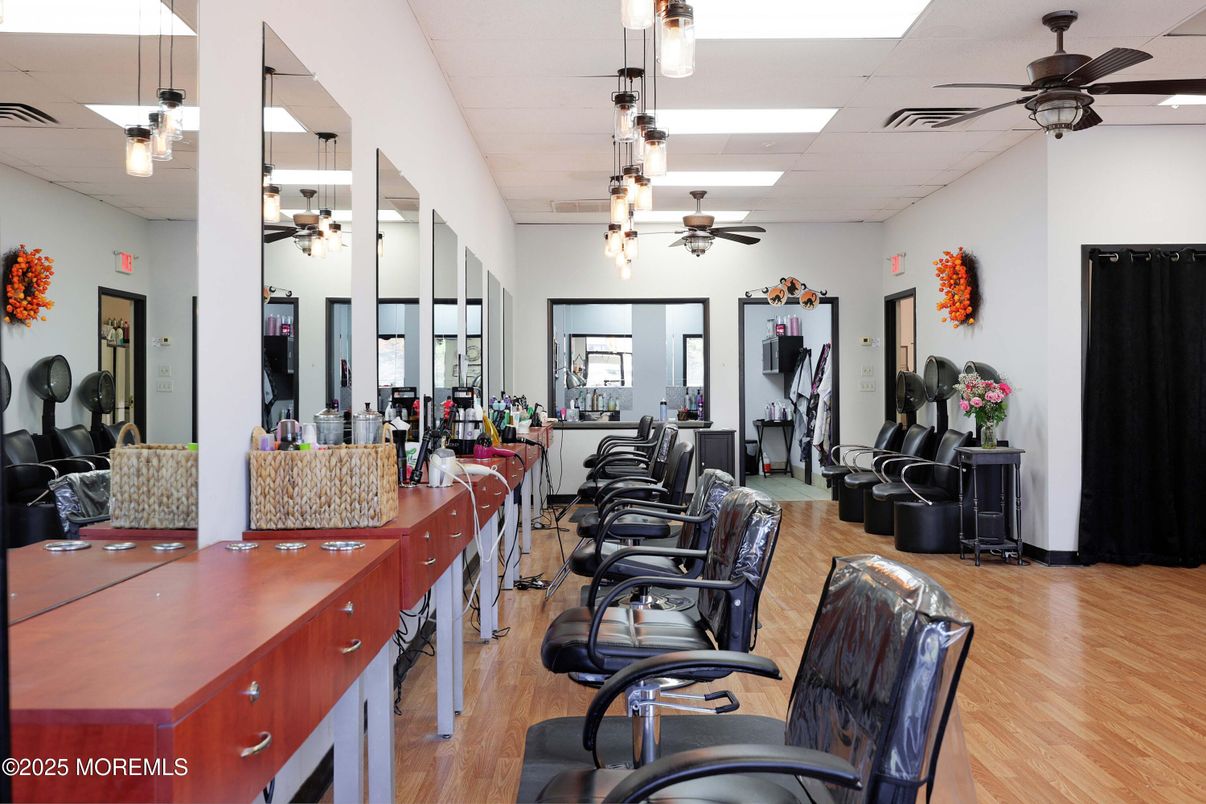 Interior, Pendant Lights, Wood Texture Flooring