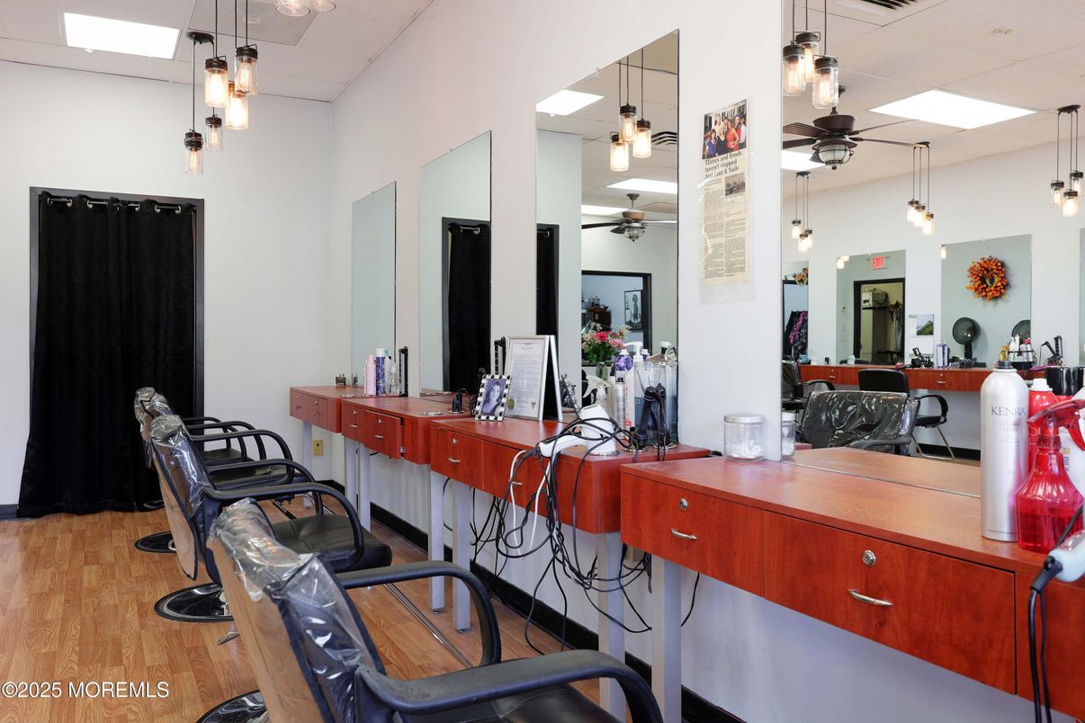 Interior, Pendant Lights, Wood Texture Flooring
