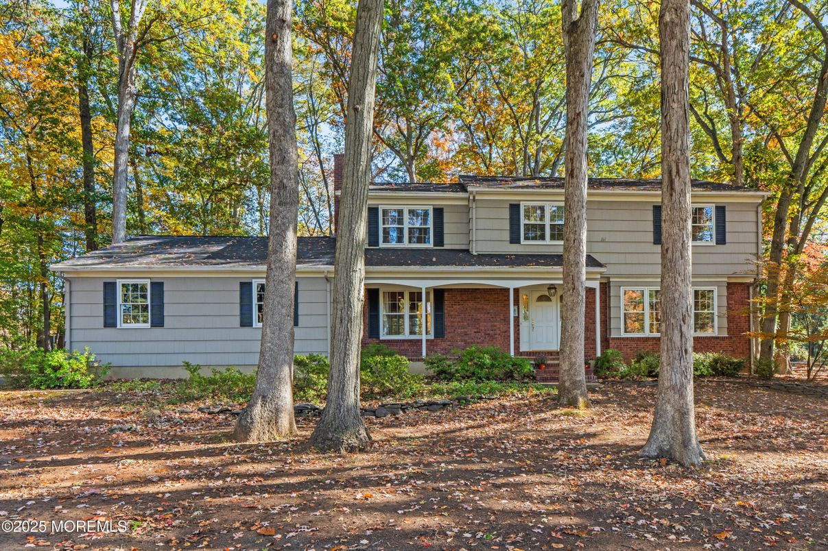 Exterior, Facade, Brick Facade, Raised Ranch
