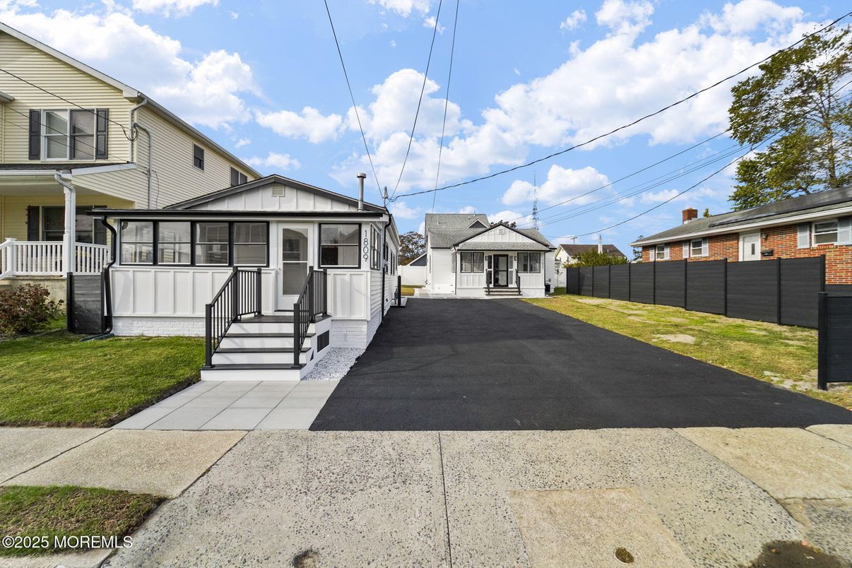 Exterior, Facade, Cape Cod