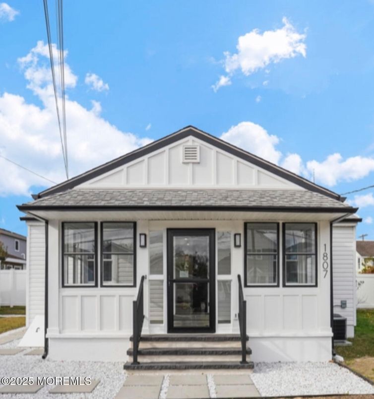 Exterior, Facade, American Craftsman