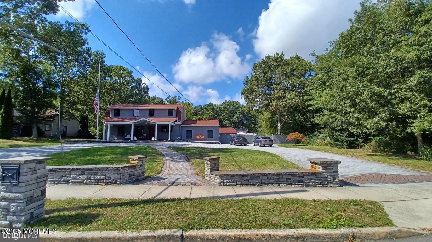 Exterior, Facade, None