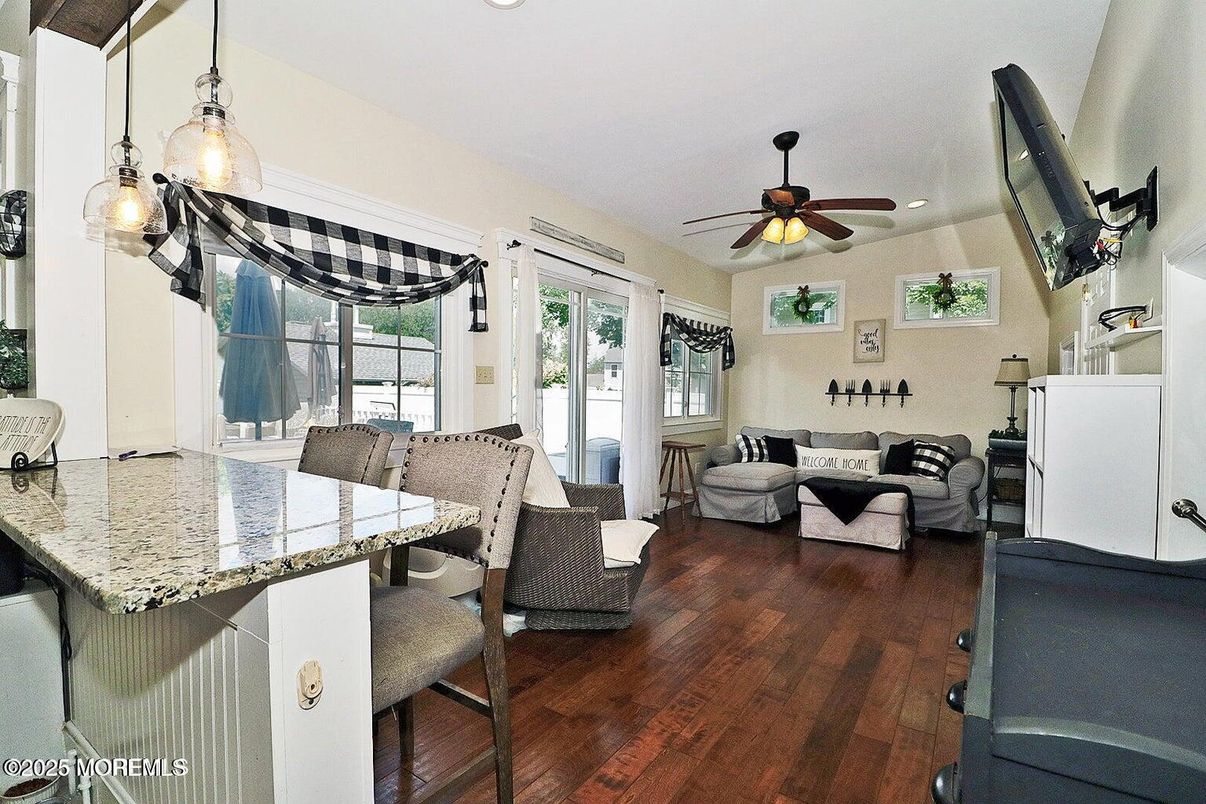 Dining room, Interior, Living room, Pendant Lights, Recessed Lighting, Wood Texture Flooring