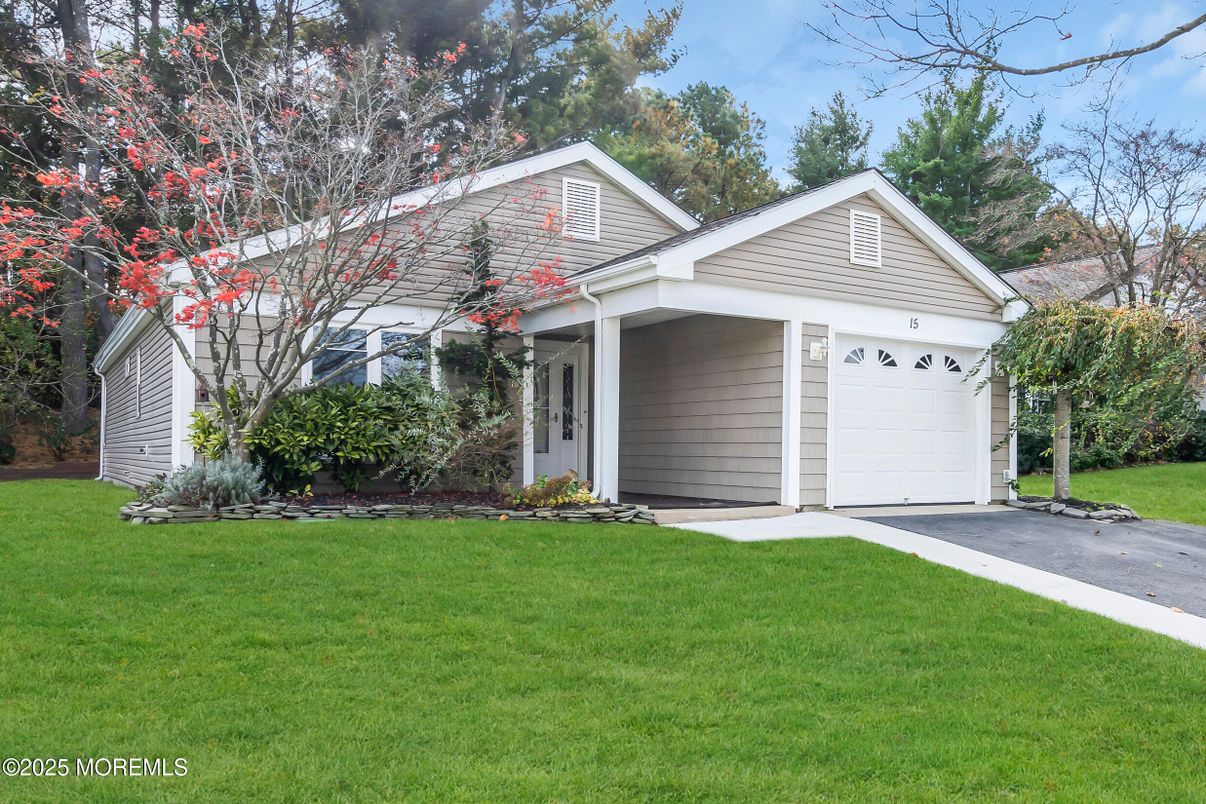 Attached, Exterior, Facade, Ranch