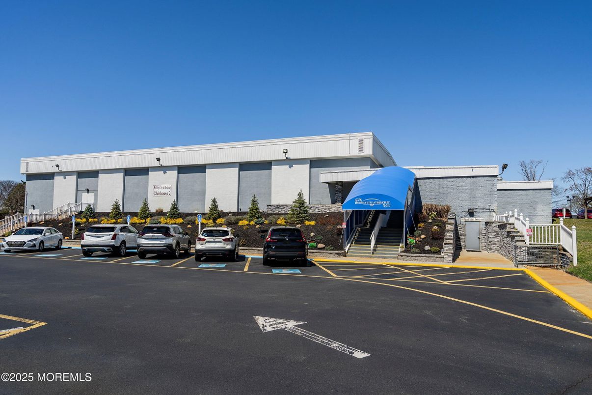 Exterior, Facade, None