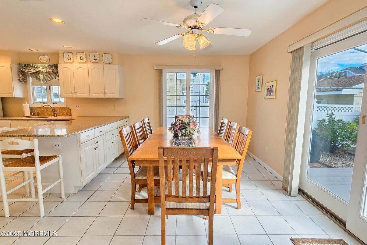 Dining room, Interior, Kitchen, Recessed Lighting