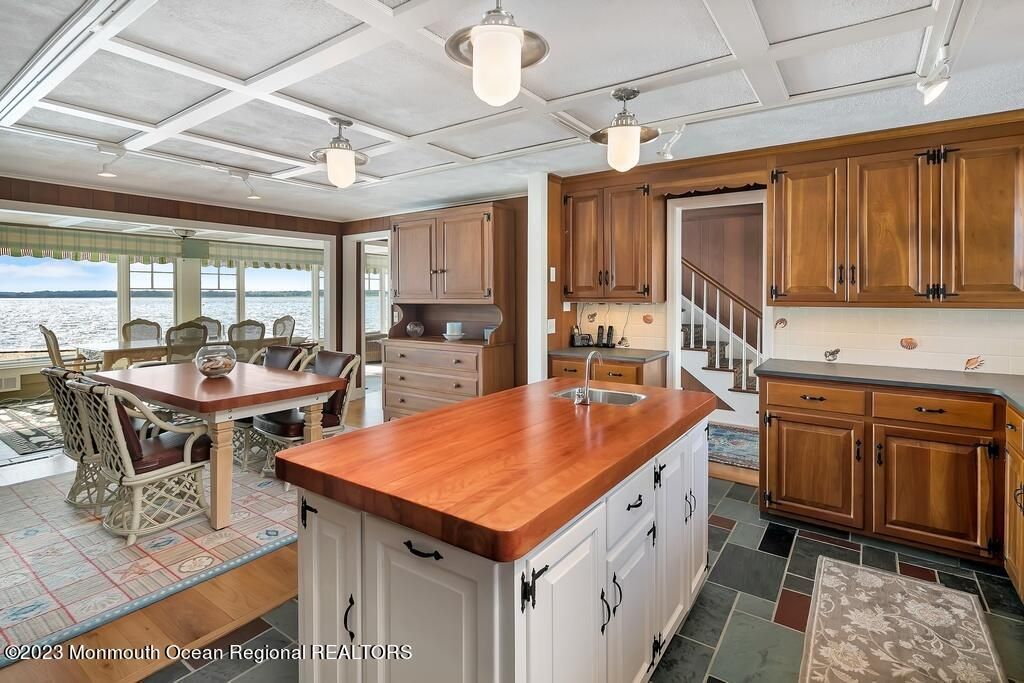 Dining room, Interior, Kitchen, Water