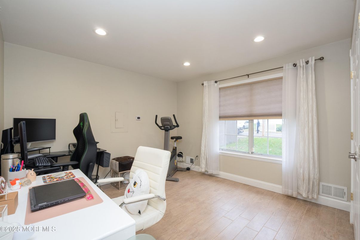Fitness Equipment, Home Office, Interior, Recessed Lighting, Wood Texture Flooring