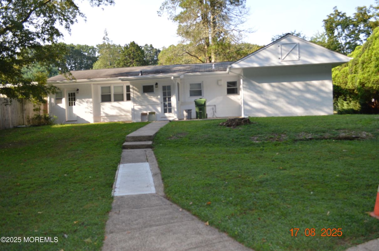 Backyard, Exterior, Facade, Ranch