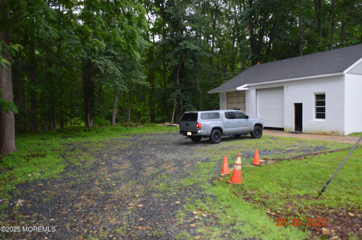 Detached Garage, Exterior