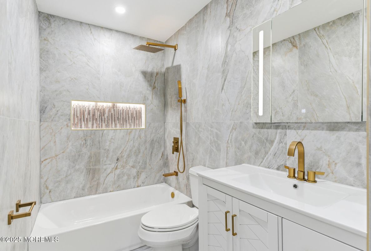 Bathroom, Interior, Marble Walls, Recessed Lighting
