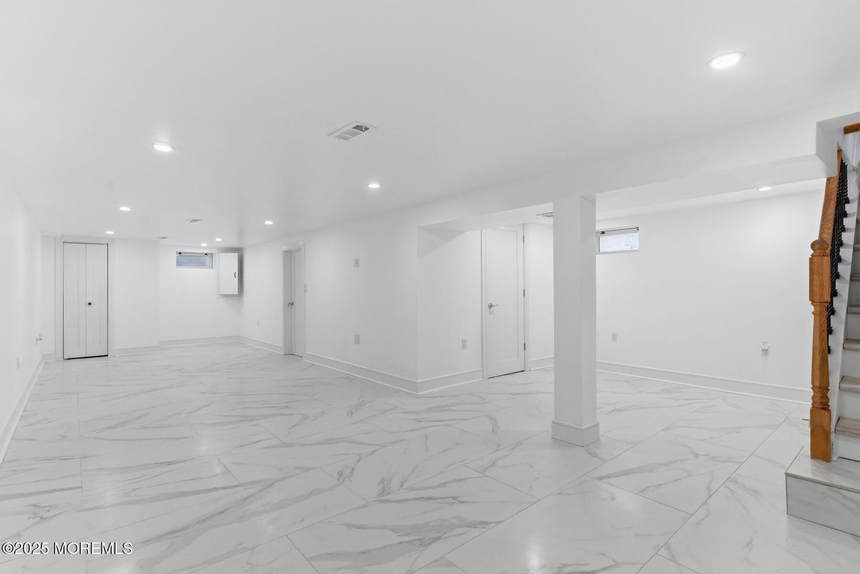 Empty room, Interior, Marble, Recessed Lighting