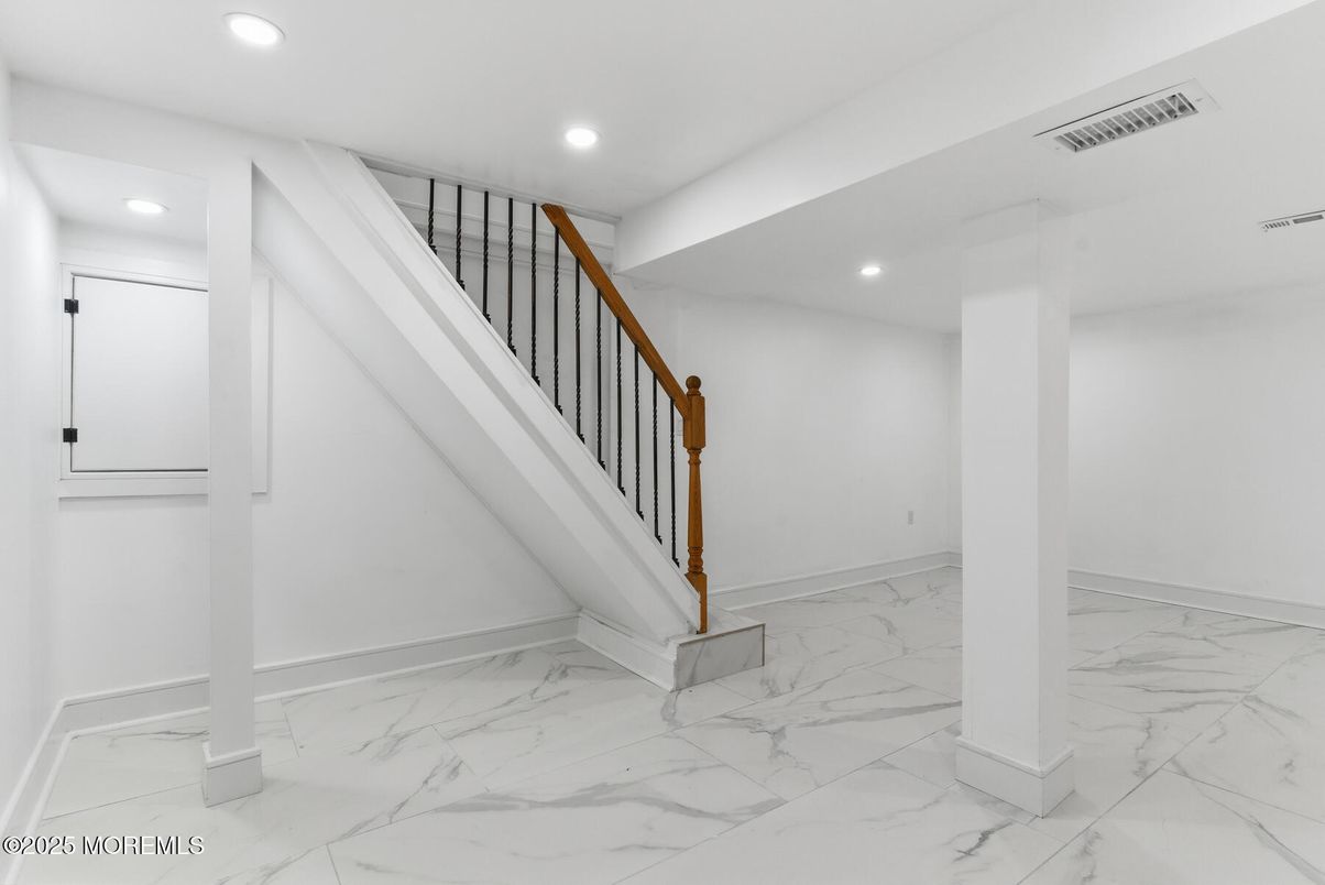 Empty room, Interior, Marble, Recessed Lighting
