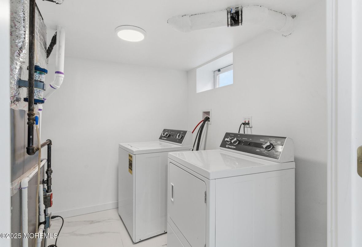Interior, Marble, Recessed Lighting, Washer