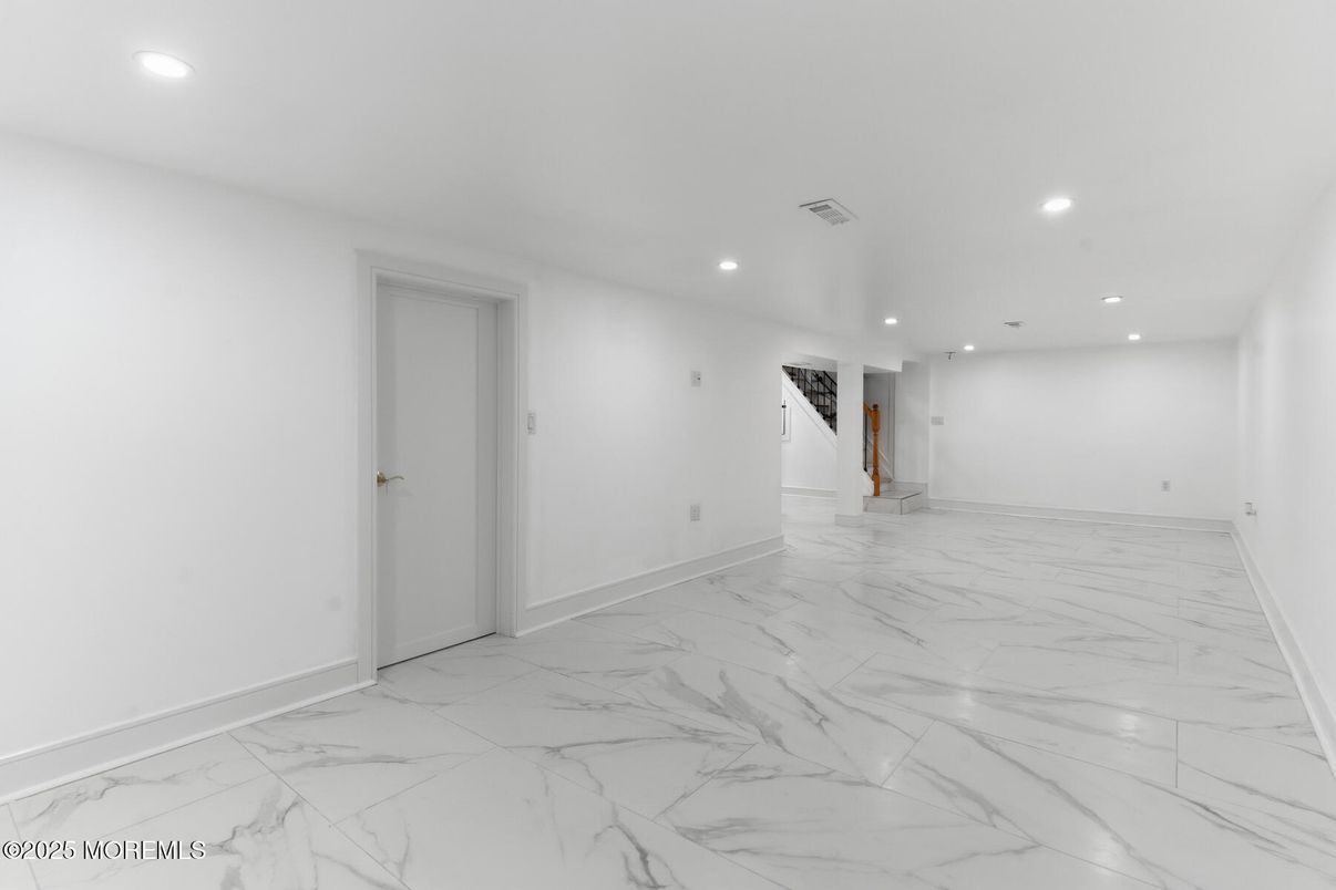 Empty room, Interior, Marble, Recessed Lighting