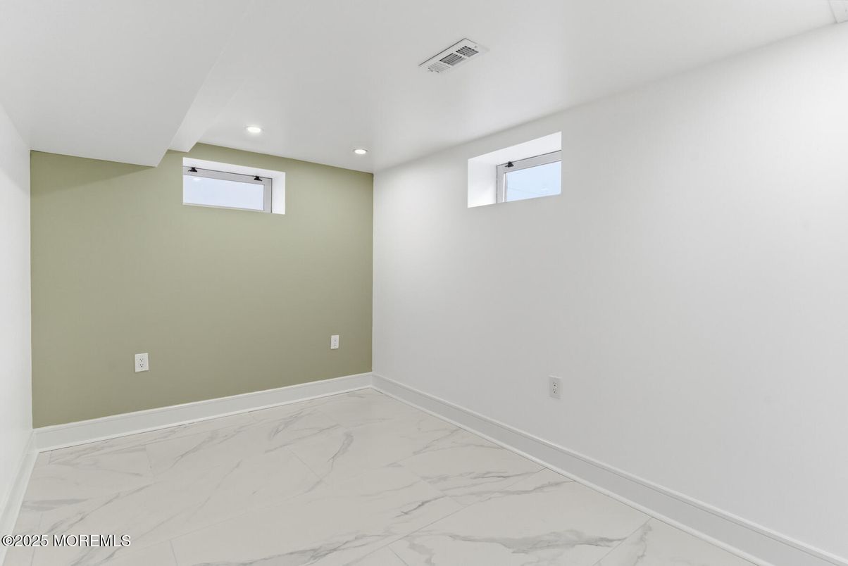 Empty room, Interior, Marble, Recessed Lighting