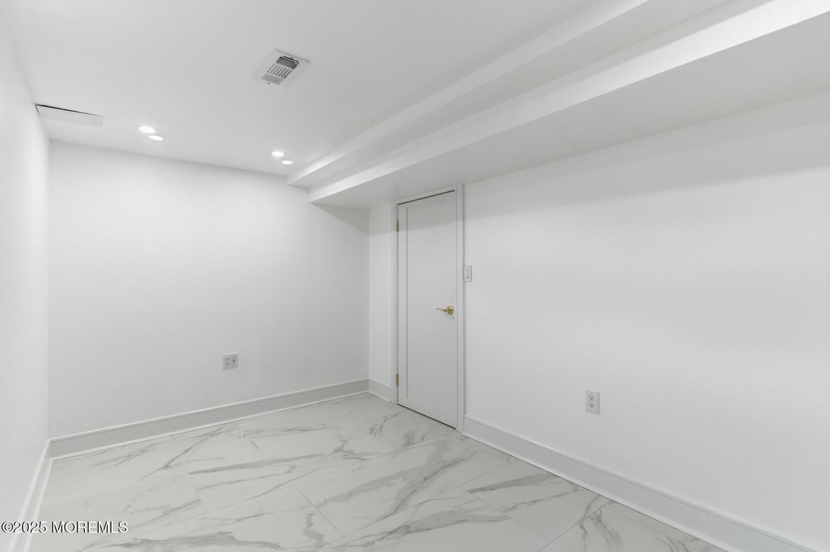 Empty room, Interior, Marble, Recessed Lighting