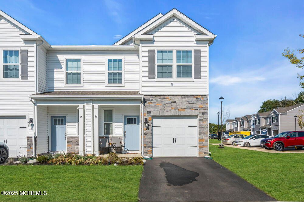 Attached, Exterior, Facade, Rowhouse