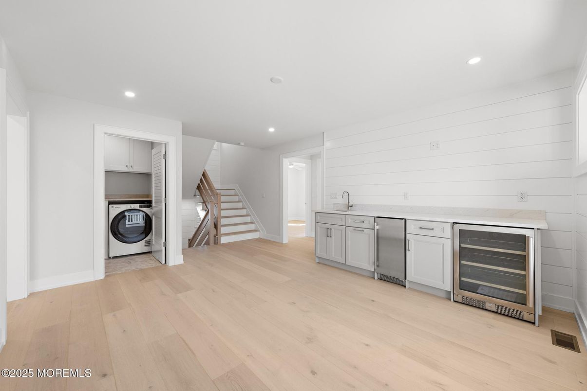 Empty room, Interior, Recessed Lighting, Washer, Wood Texture Flooring