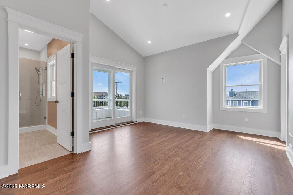 Empty room, Interior, Recessed Lighting, Water, Wood Texture Flooring
