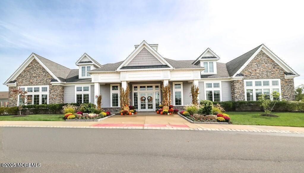 Exterior, Facade, Brick Traditional