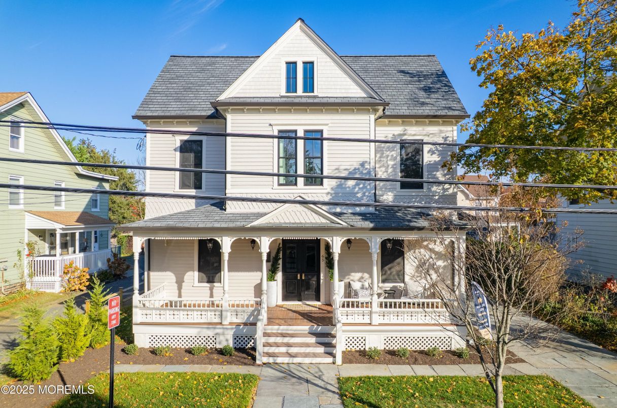 Exterior, Facade, Queen Anne Victorian