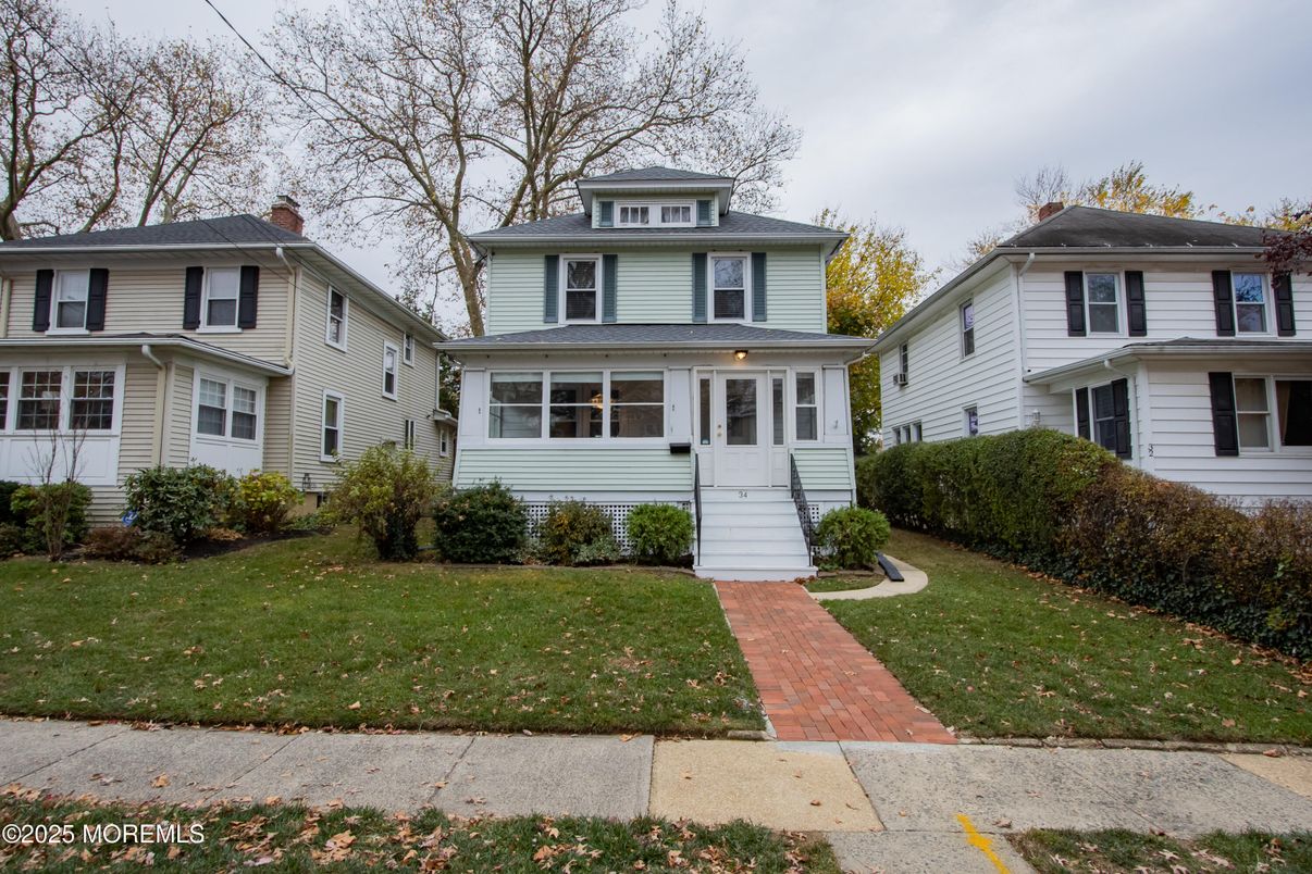 Exterior, Facade, American Foursquare